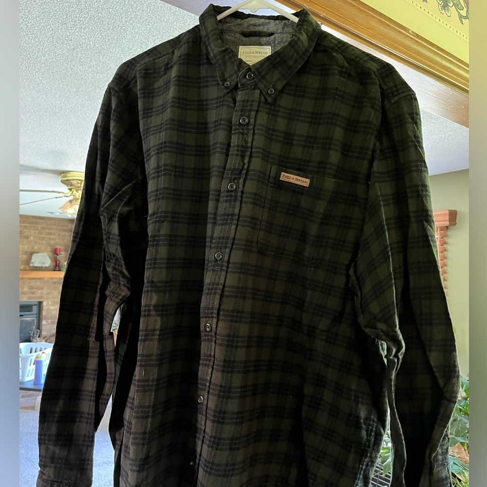 Men’s Flannel Field & Stream 2XL Long sleeve green/blue plaid w/ front pocket.